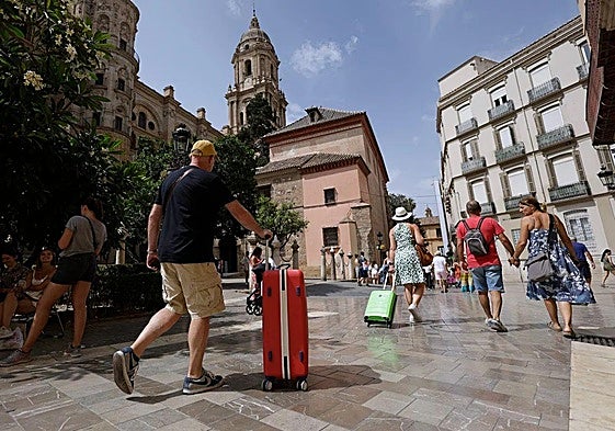 Tourist flat owner in Malaga reported for banning guests under 35 from booking and staying