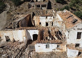 Cortijo to be rebuilt and converted into a rural hotel.