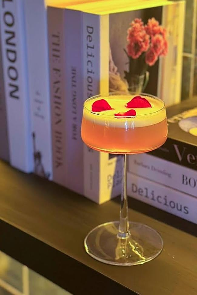 Elixir de San Valentín, an exclusive cocktail created for the occasion.