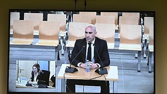 Trial of Spanish football association boss over Jennie Hermoso World Cup kiss wraps up