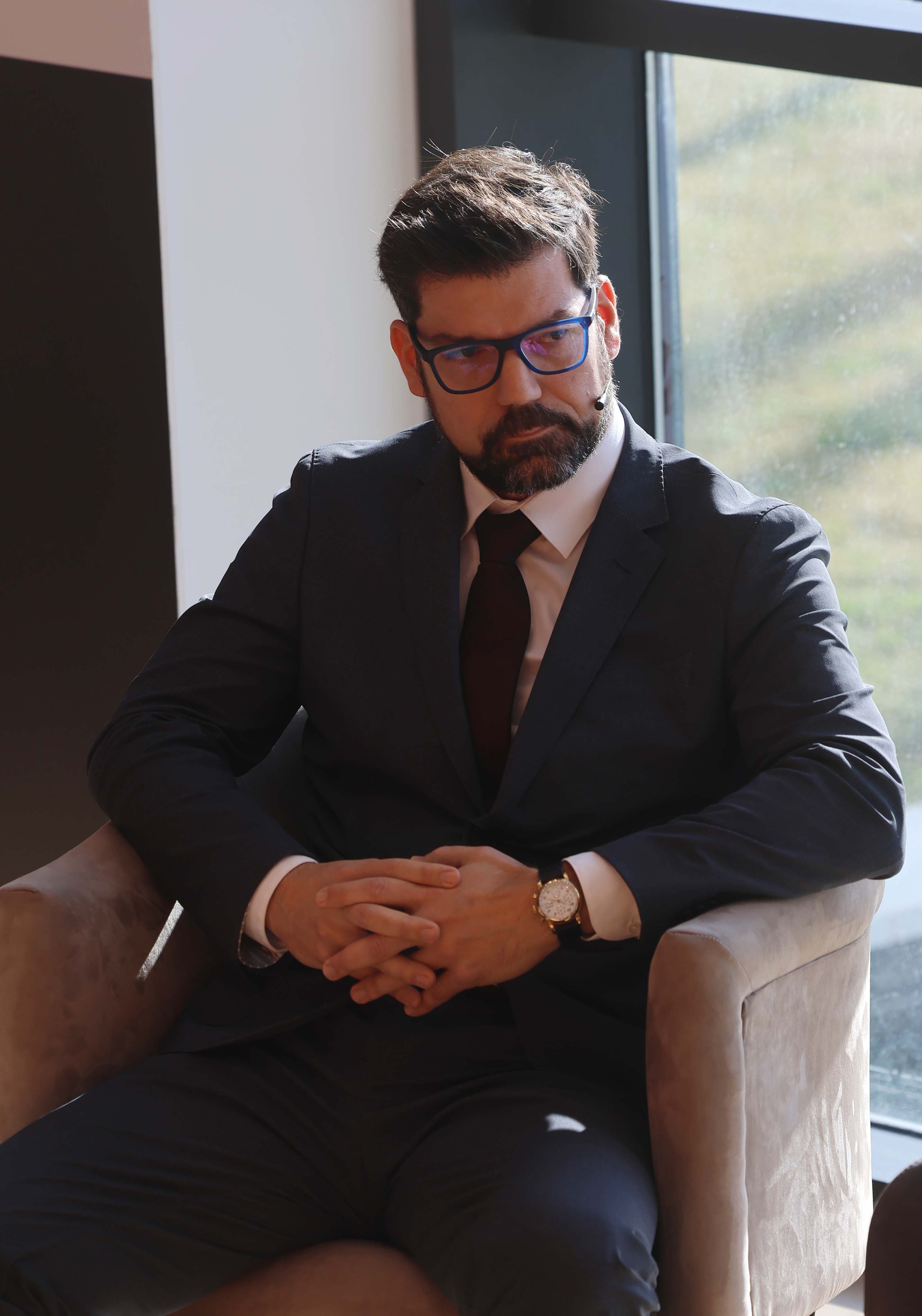 SUR in English real estate and property investment forum in Estepona, in pictures