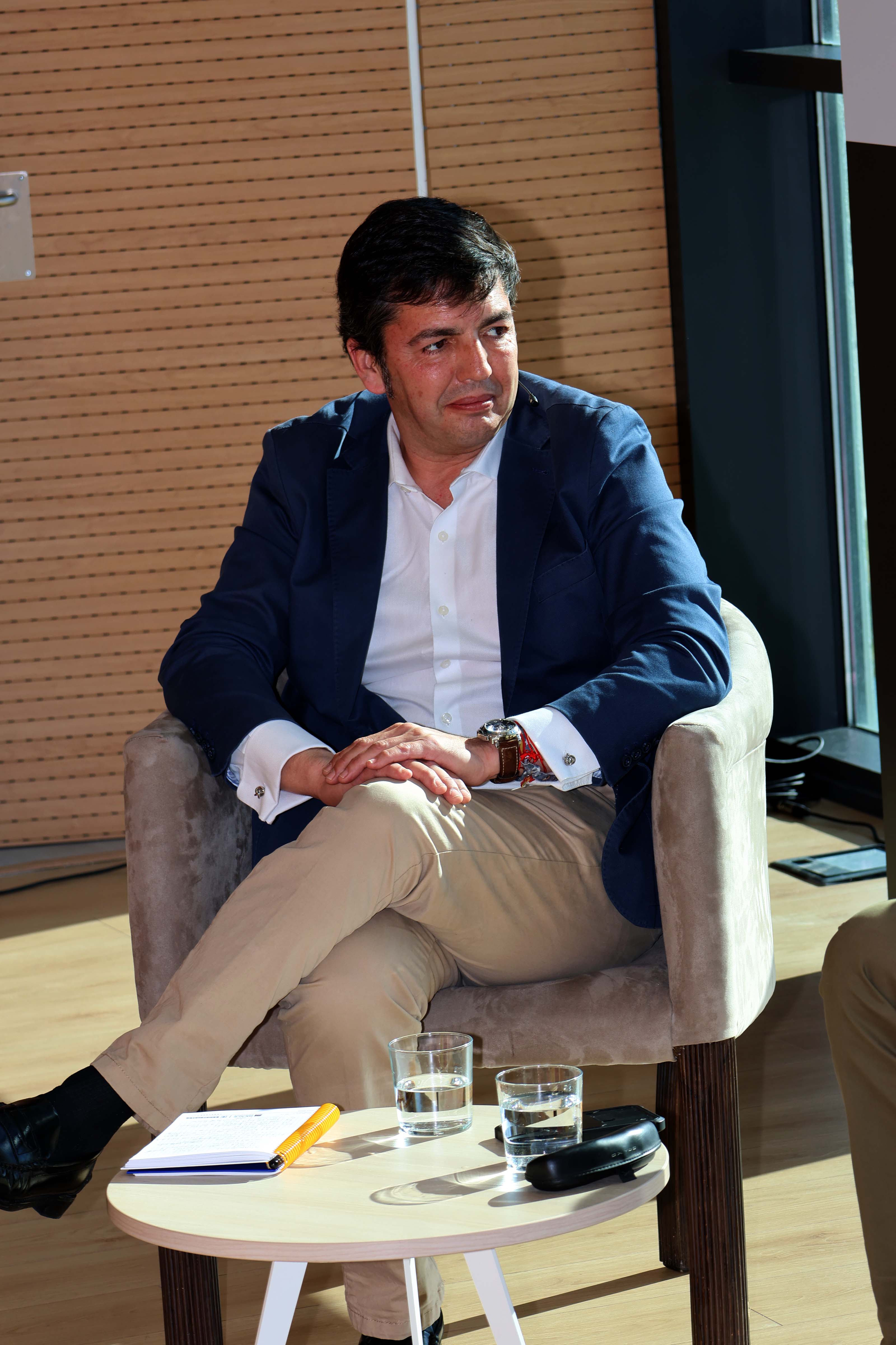 SUR in English real estate and property investment forum in Estepona, in pictures