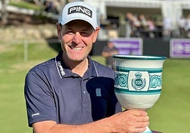 Griffiths holds the vase trophy.