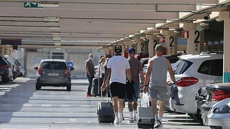 Which are the cheapest airports for car parking in Spain?