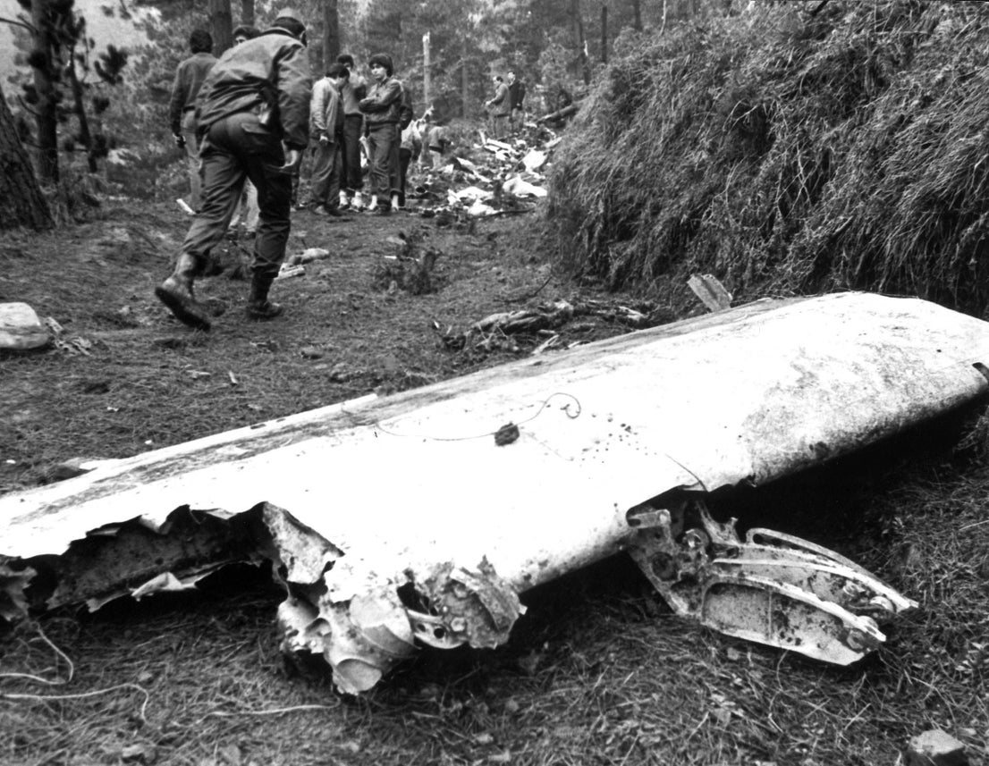 The Guard Civil and the military received the first call from Juan Mari Urkiola, a resident from a nearby farmhouse, who was the first to discover the tragedy. Many locals in the area found out later because they had lost the signal from the Basque public television channel, ETB