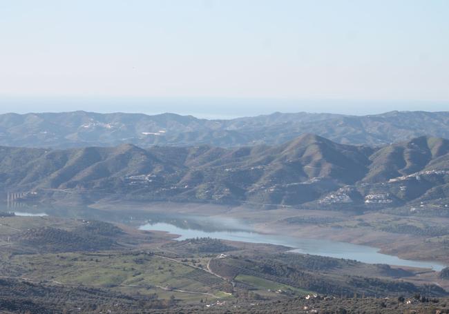 Panoramic views from the road.