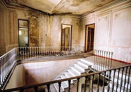 Decorative frescoes on the walls of the mansion are still clearly visible.