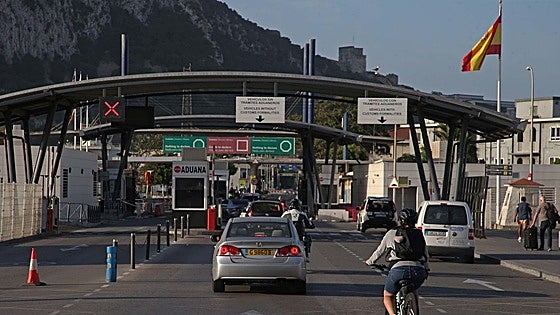 Spanish authorities briefly implement passport stamping for Gibraltarians at border control
