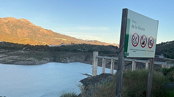 Malaga farmers demand at least six million cubic metres of water from drought-stricken reservoir for summer