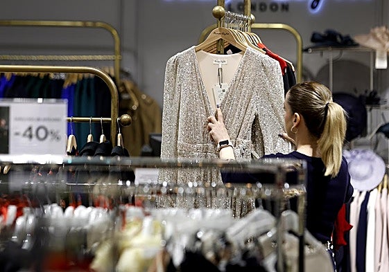 Are shops and supermarkets in Malaga open this Friday, Andalucía Day?