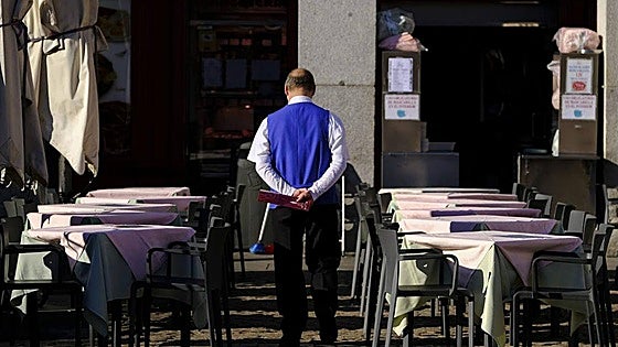 Dismissed while off sick: company in Spain now ordered to pay 4,000 euros compensation