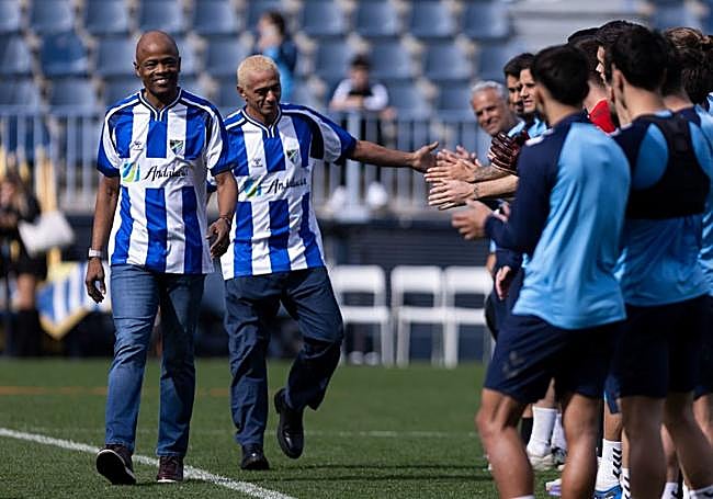 Dely Valdés and Darío Silva.