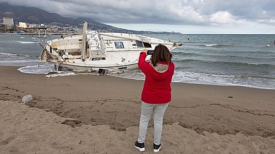Unravelling the mystery of the sailing boat stranded on the Costa del Sol