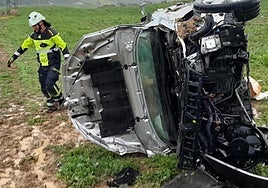 Firefighters free driver from car after it crashes off A-357 in Ardales