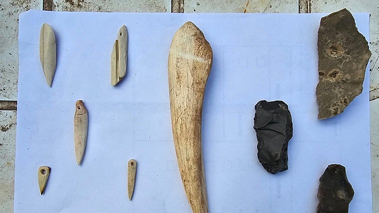Villanueva de la Concepción project revives prehistory: ancestral tools made with deer antlers and wild boar tusks