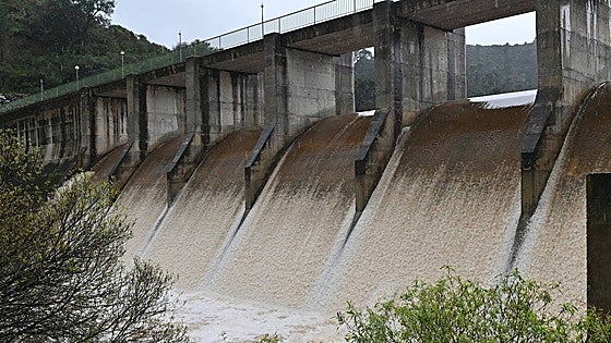 Malaga reservoirs release water ahead of forecast for heavy rain this weekend