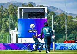 Group action is well under way at the Cártama Oval.