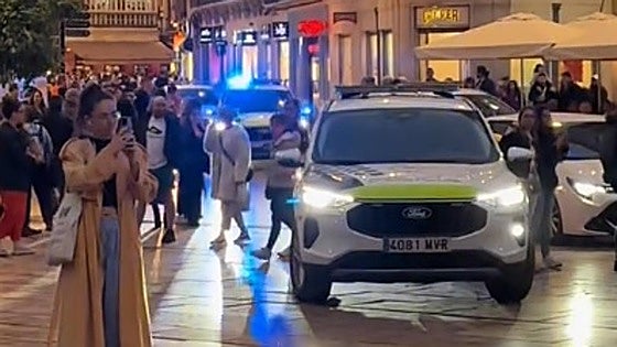 Video: Why did a street acrobatic act spark the deployment of a large police presence in Malaga city centre?
