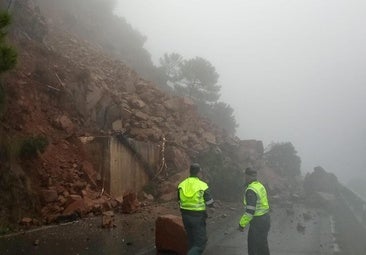 Drivers advised to take extra care in Malaga province: major landslide blocks Ronda-San Pedro road as numerous weather-related incidents reported