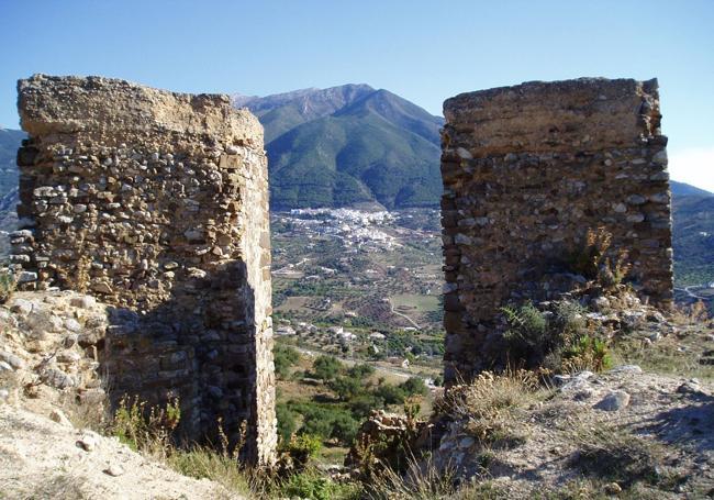 The castle is located across from Alcaucín.