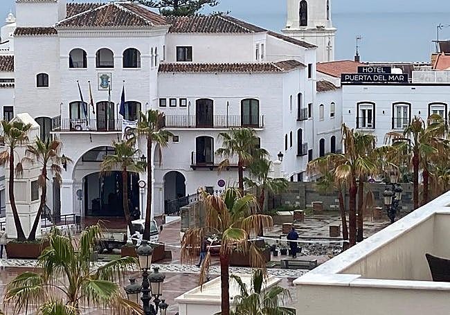 A wall was knocked down by the wind on Nerja's Plaza de España.