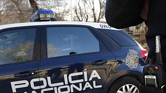 Thieves posing as police officers rob foreign tourists at gunpoint at holiday rental villa in Estepona