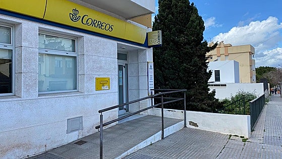 Robbery at gunpoint at a post office in Malaga
