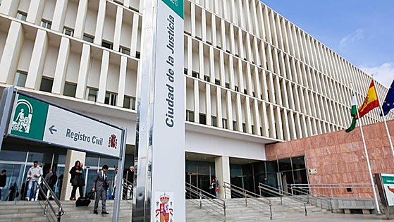 Private hospital in Malaga ordered to compensate patient 173,600 euros for after-effects of eye surgery
