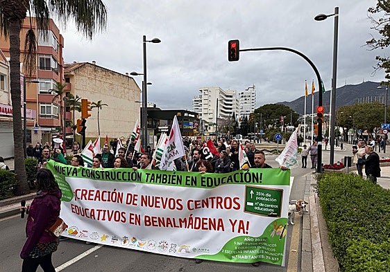 Benalmádena parents and teachers take to streets again to demand solutions to overcrowded classrooms