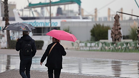 Aemet activates amber and yellow alerts for heavy rain on the Costa del Sol and across Malaga province as storm train hits Spain