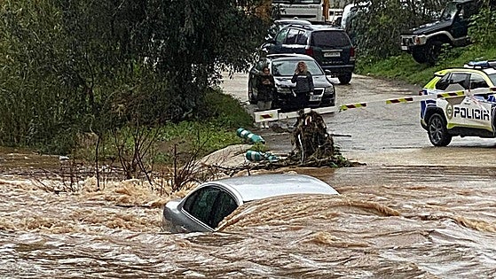 Man rescued in Mijas after ignoring police cordon and trying to cross flooding river with his car