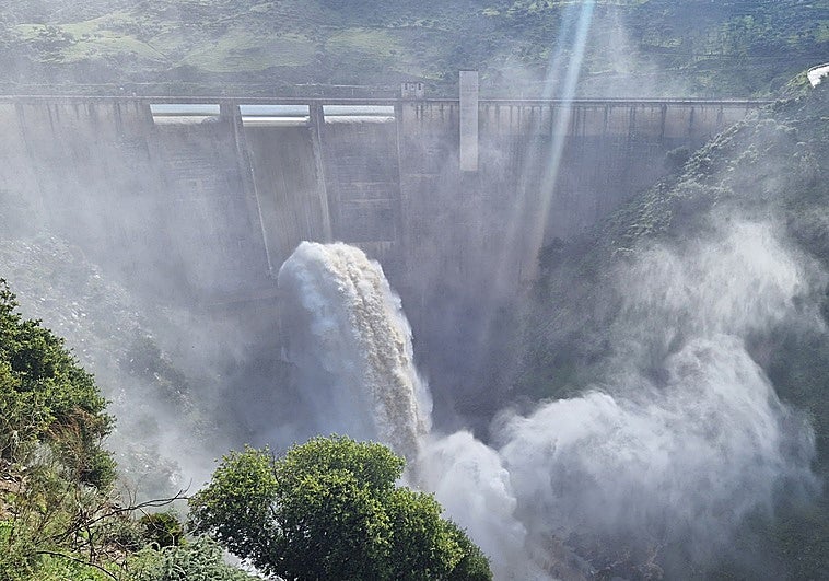 Casasola dam releasing the overflow on Tuesday.