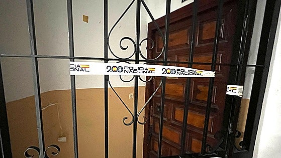 Squatter and his daughter find mummified body of flat owner 14 years after her death
