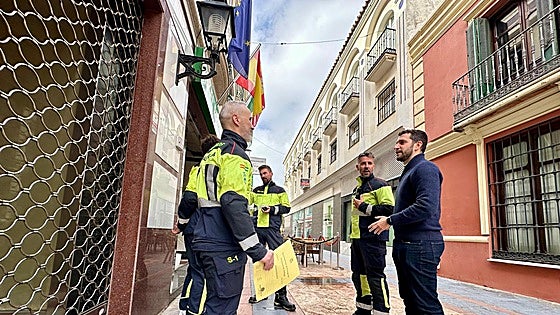 Fuengirola fire brigade carries out routine annual inspections in hospitality sector