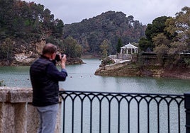 Image of the Conde de Guadalhorce reservoir.