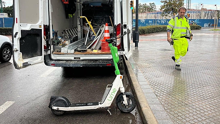 Malaga city council clears electric scooters for rental from its streets