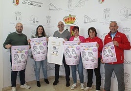 Mayor of Cártama Jorge Gallardo (3l) during the presentation of the walk.