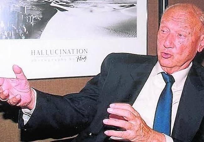 Hoffman as German consul.