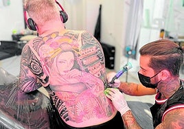 Tomy Loeb at work in his studio TNT Marbella.