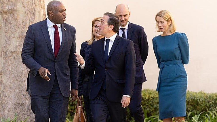 British and Spanish foreign ministers discuss the stumbling blocks in the path to Gibraltar treaty