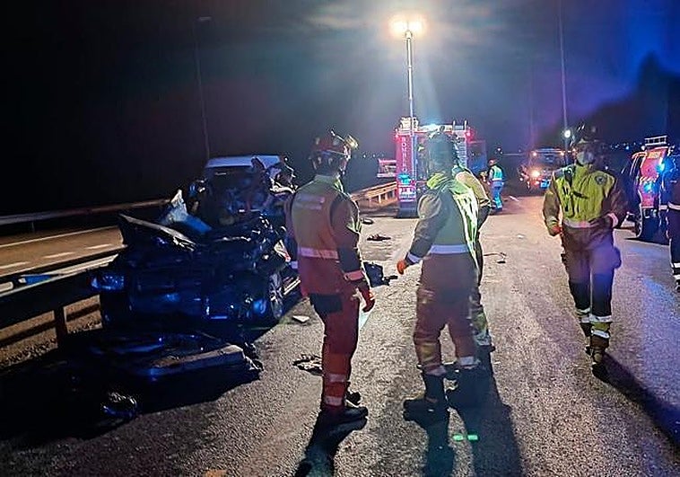 Man dies after his car crashes into loose horse on motorway in Spain