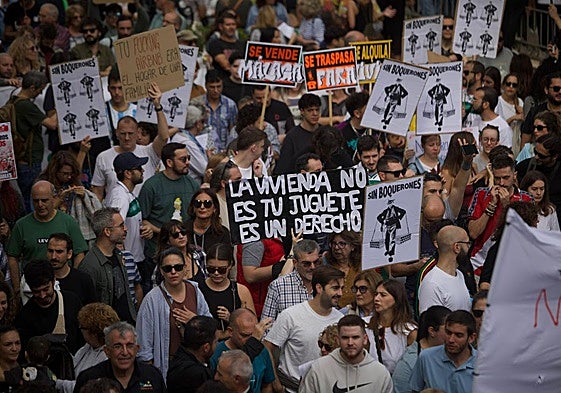 File photo of the 9 November demonstration for the right to housing.