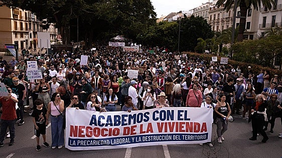 Thousands march in Malaga to defend their right to housing