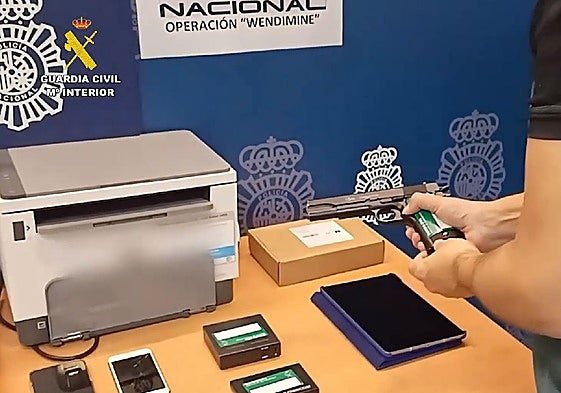 A gang that swindled 19 million using AI to manipulate videos from Granada is dismantled.