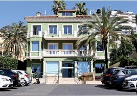 The front of Avilés Digital Dental Clinic in Malaga, housed in a restored early 20th-century villa.