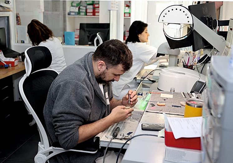 Having an on-site laboratory enables the provision of permanent prosthetics within 24 hours.