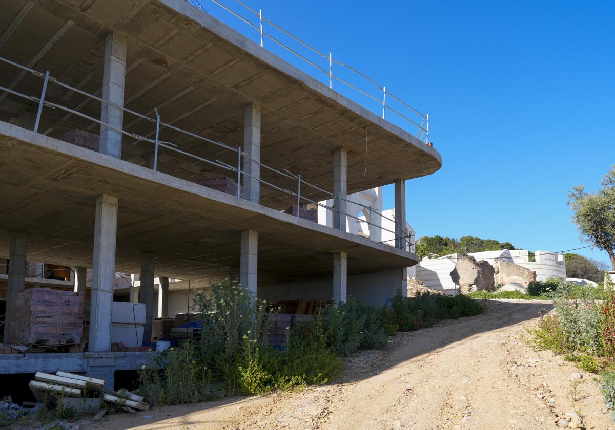 Why is a Marbella care home for the elderly still under construction and without an opening date?