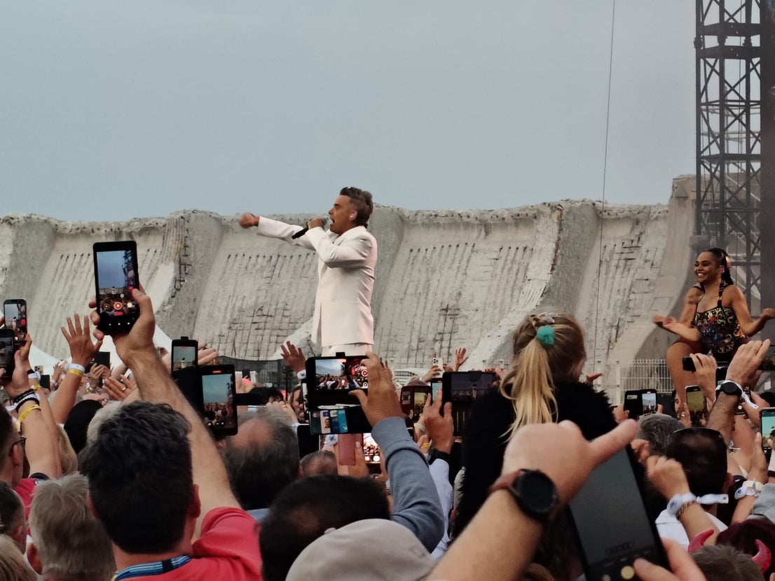 Robbie Williams' exclusive concert in Malaga port, in pictures