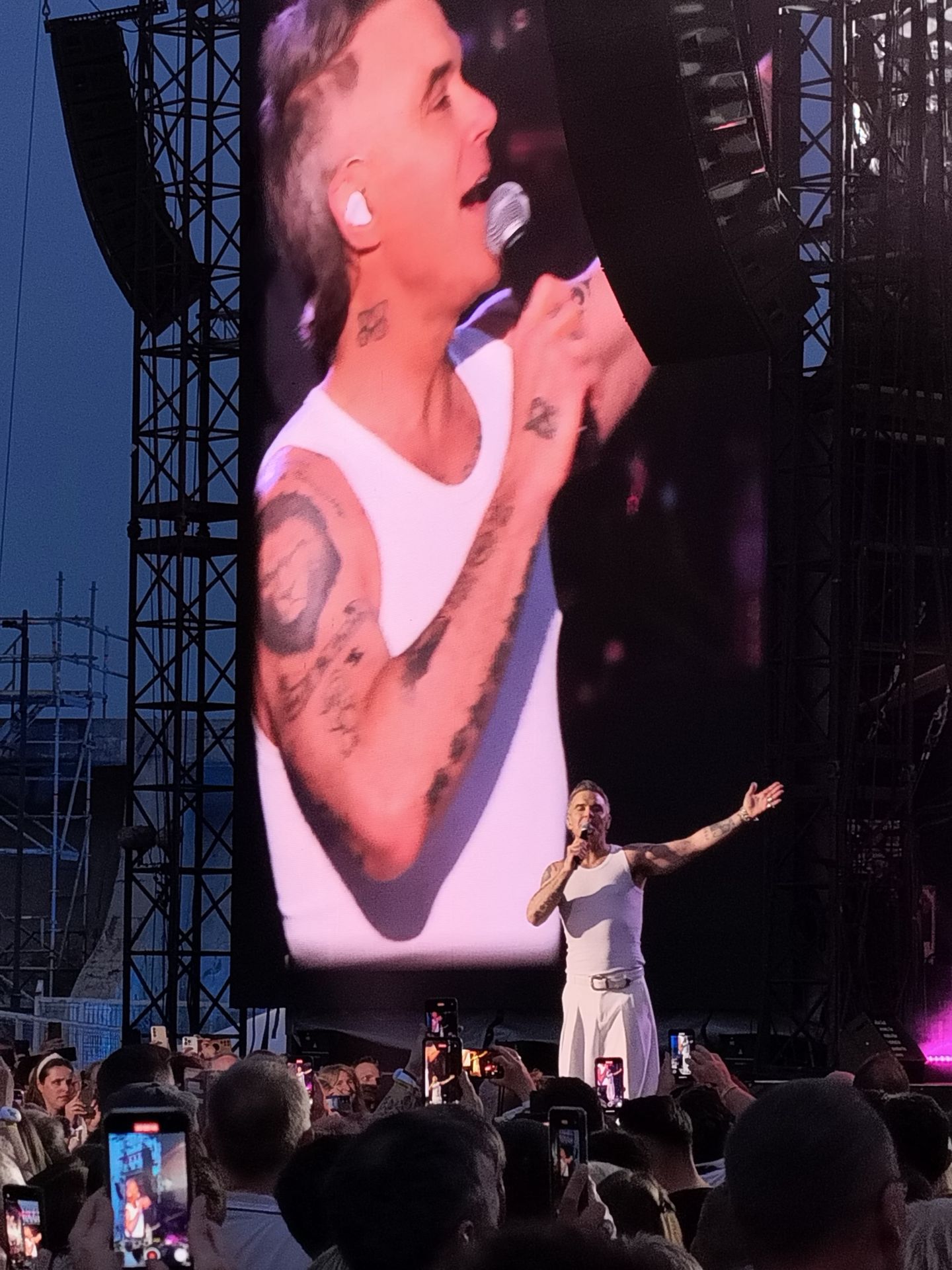 Robbie Williams&#039; exclusive concert in Malaga port, in pictures