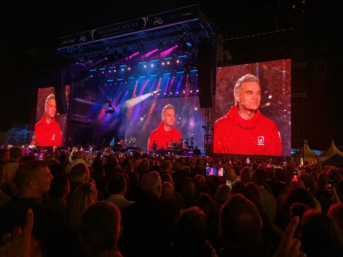 Robbie Williams' exclusive concert in Malaga port, in pictures